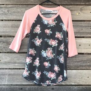 3/4 length floral top